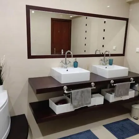 Guestready - Charming Accents Near The Beach דירה